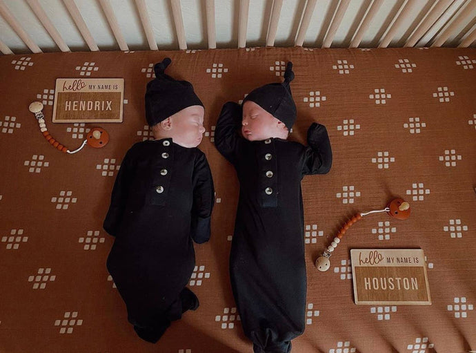 Stroller Society - Knotted Baby Gown and Hat Set (Newborn - 3 mo.) - Black